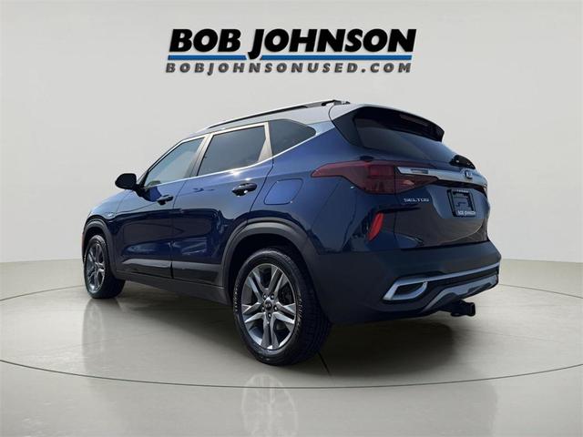 Photo of 2021 Dark Ocean Blue/White Roof Kia Seltos