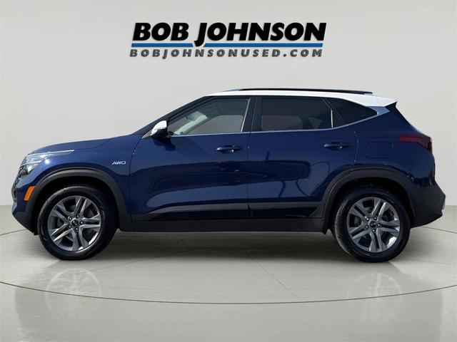 Photo of 2021 Dark Ocean Blue/White Roof Kia Seltos