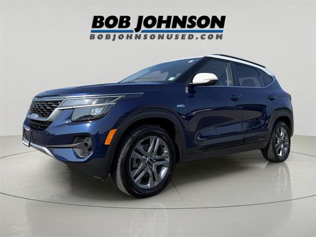 Photo of 2021 Dark Ocean Blue/White Roof Kia Seltos