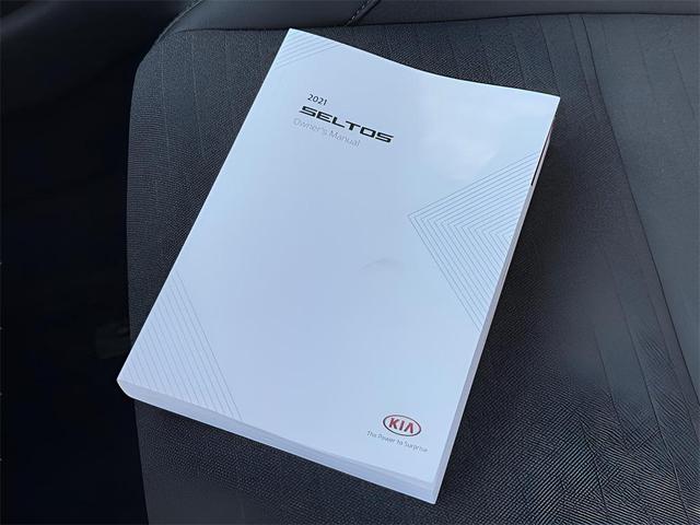Photo of 2021 Dark Ocean Blue/White Roof Kia Seltos