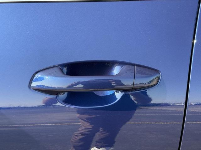Photo of 2021 Dark Ocean Blue/White Roof Kia Seltos