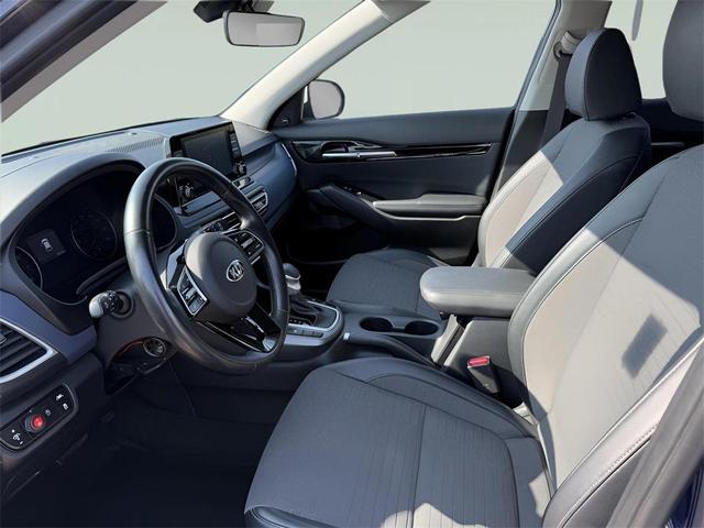 Photo of 2021 Dark Ocean Blue/White Roof Kia Seltos