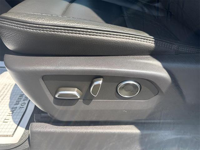 Photo of 2025 Summit White GMC Sierra 2500