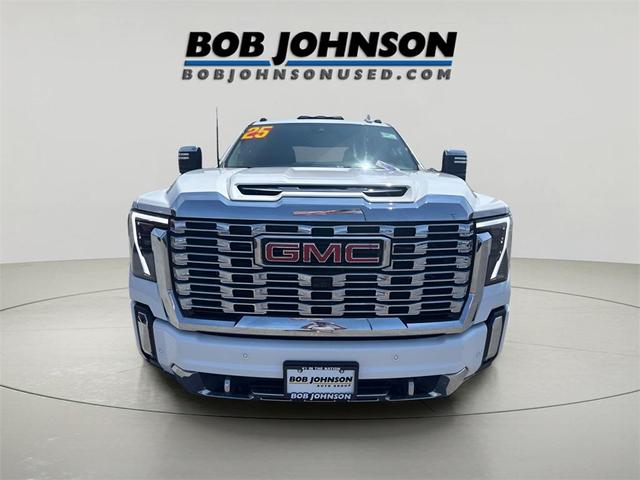 Photo of 2025 Summit White GMC Sierra 2500