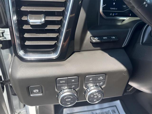 Photo of 2025 Summit White GMC Sierra 2500