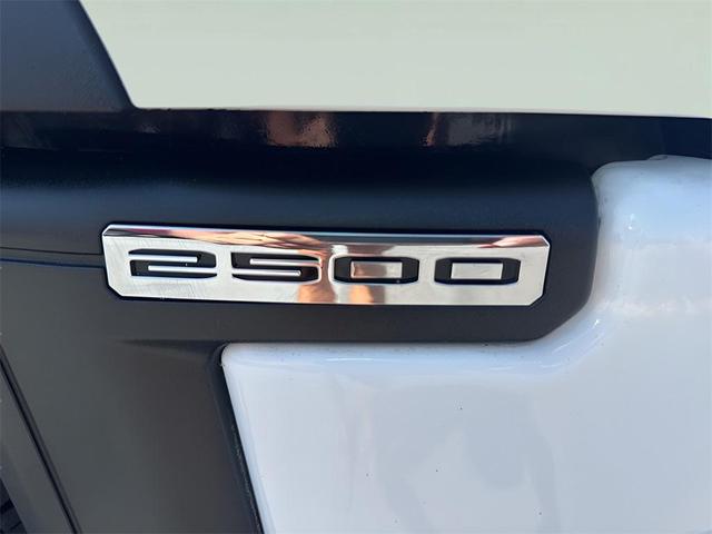 Photo of 2025 Summit White GMC Sierra 2500