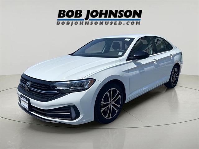 Photo of 2023 Pure White Volkswagen Jetta
