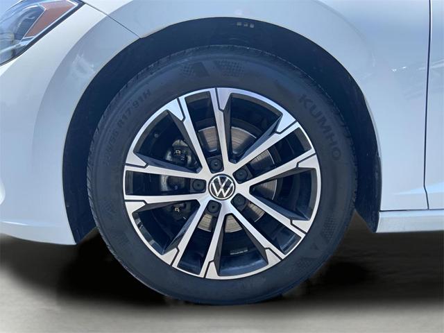 Photo of 2023 Pure White Volkswagen Jetta