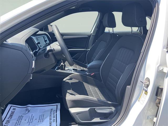 Photo of 2023 Pure White Volkswagen Jetta