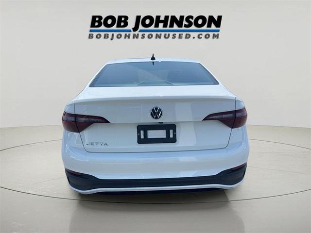 Photo of 2023 Pure White Volkswagen Jetta