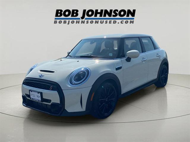 Photo of 2023 Pepper White MINI Hardtop