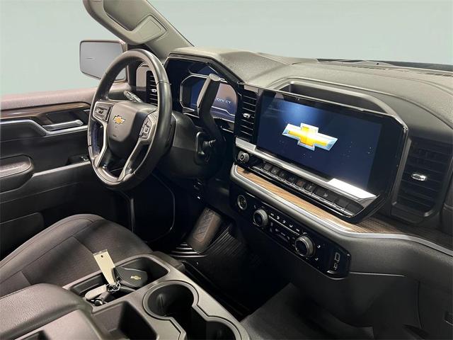 Photo of 2022 Black Chevrolet Silverado 1500