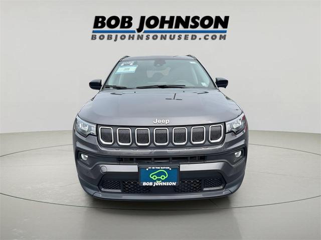 Photo of 2022 Granite Crystal Metallic Clearcoat Jeep Compass