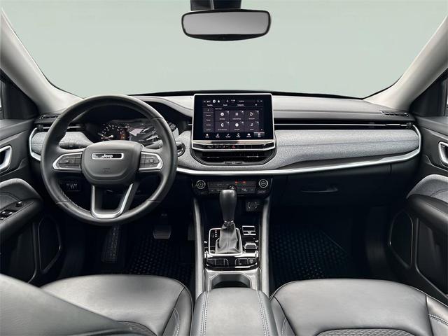 Photo of 2022 Granite Crystal Metallic Clearcoat Jeep Compass
