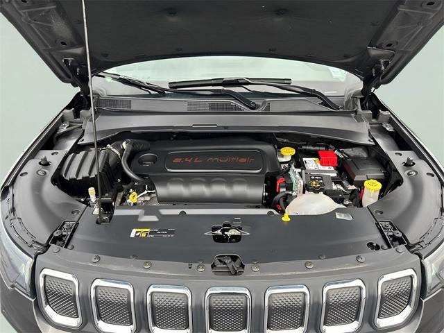 Photo of 2022 Granite Crystal Metallic Clearcoat Jeep Compass