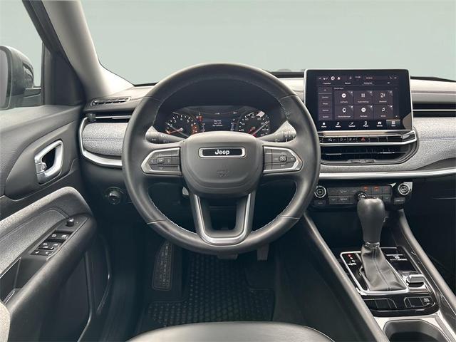 Photo of 2022 Granite Crystal Metallic Clearcoat Jeep Compass