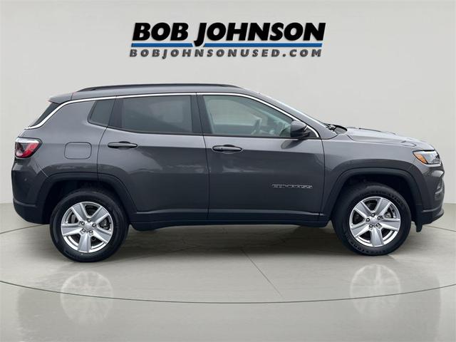 Photo of 2022 Granite Crystal Metallic Clearcoat Jeep Compass