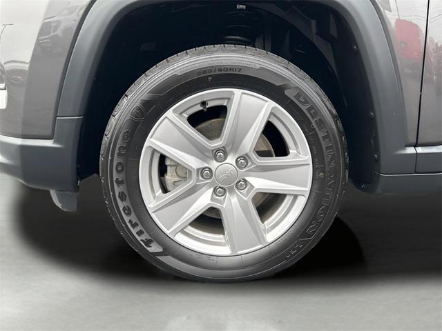 Photo of 2022 Granite Crystal Metallic Clearcoat Jeep Compass