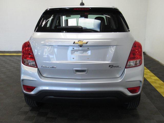 Photo of 2022 Silver Ice Metallic Chevrolet Trax