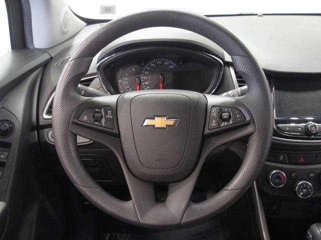 Photo of 2022 Silver Ice Metallic Chevrolet Trax