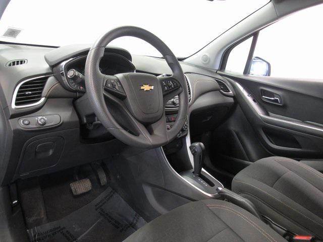 Photo of 2022 Silver Ice Metallic Chevrolet Trax