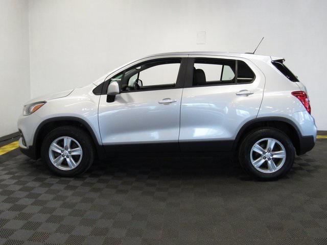 Photo of 2022 Silver Ice Metallic Chevrolet Trax