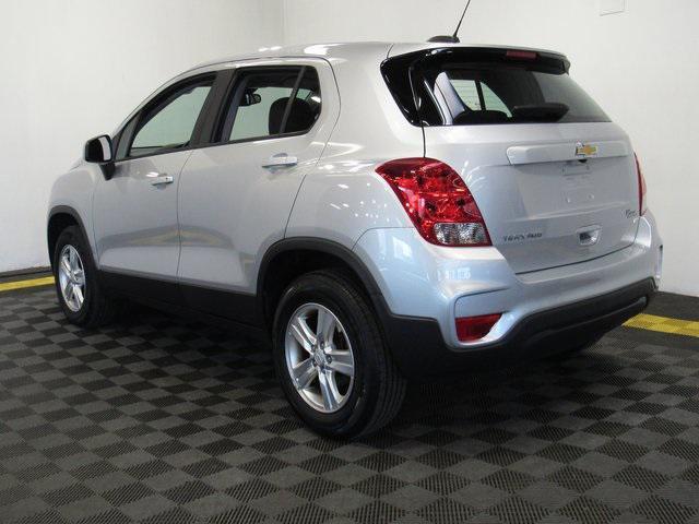 Photo of 2022 Silver Ice Metallic Chevrolet Trax
