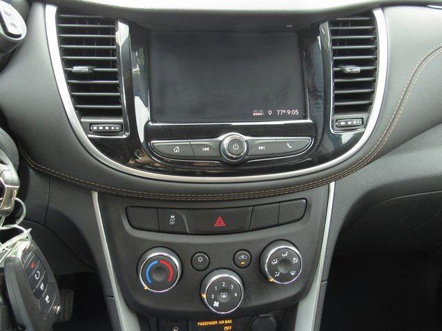 Photo of 2022 Silver Ice Metallic Chevrolet Trax