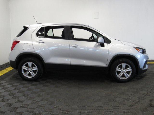 Photo of 2022 Silver Ice Metallic Chevrolet Trax