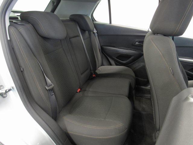 Photo of 2022 Silver Ice Metallic Chevrolet Trax