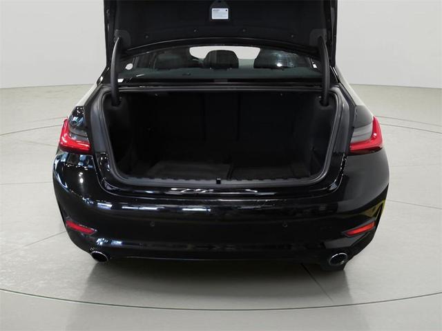 Photo of 2019 Jet Black BMW 330