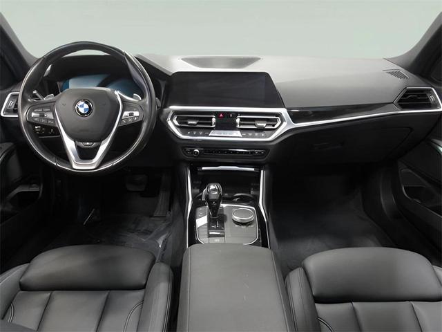Photo of 2019 Jet Black BMW 330