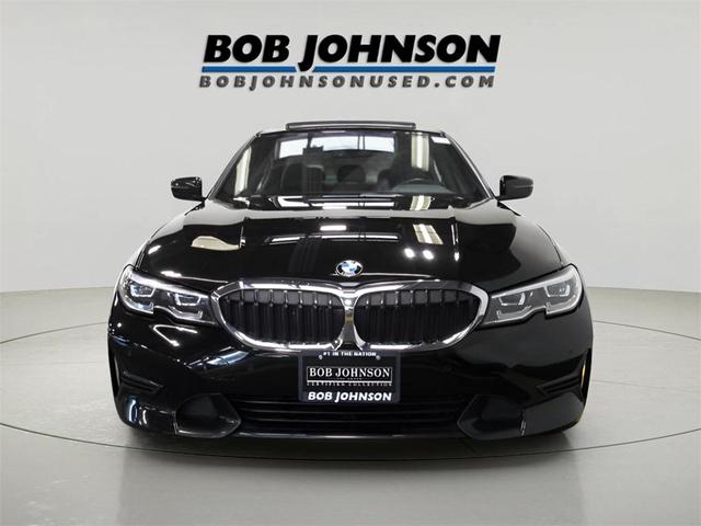 Photo of 2019 Jet Black BMW 330