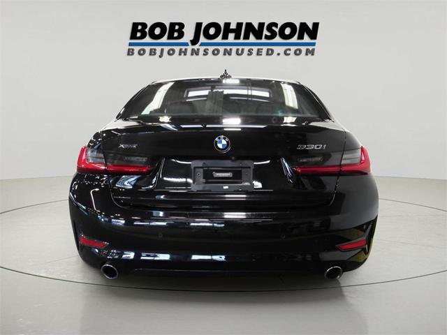 Photo of 2019 Jet Black BMW 330