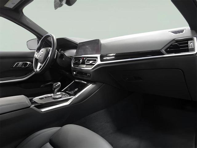 Photo of 2019 Jet Black BMW 330