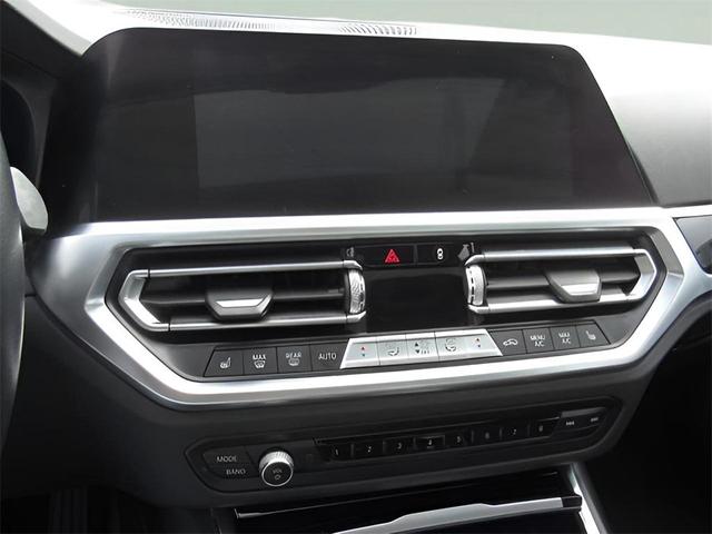 Photo of 2019 Jet Black BMW 330