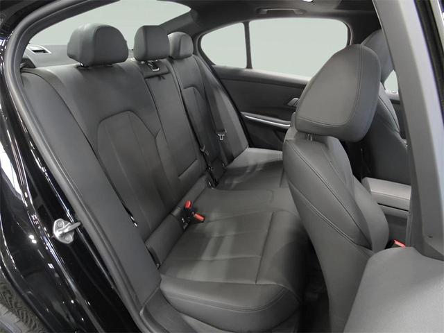 Photo of 2019 Jet Black BMW 330