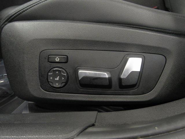 Photo of 2019 Jet Black BMW 330