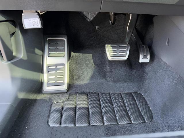 Photo of 2024 Deep Black Pearl Effect Volkswagen Tiguan