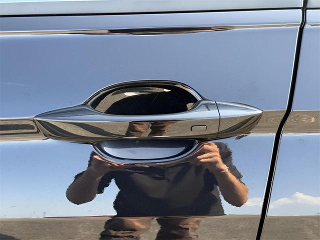 Photo of 2024 Deep Black Pearl Effect Volkswagen Tiguan