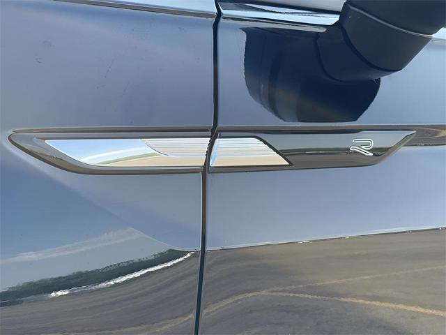 Photo of 2024 Deep Black Pearl Effect Volkswagen Tiguan