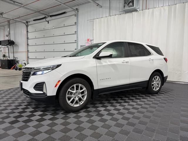 Photo of 2023 Summit White Chevrolet Equinox