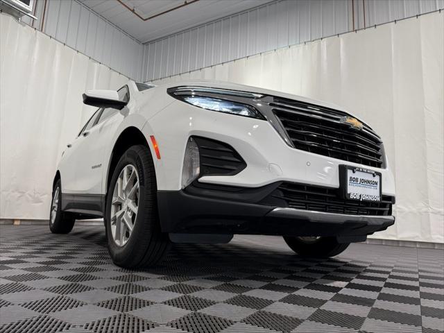 Photo of 2023 Summit White Chevrolet Equinox