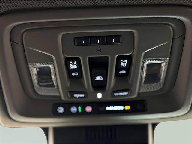 Photo of 2022 Quicksilver Metallic GMC Sierra 1500