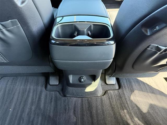 Photo of 2024 Ebony Black Kia Telluride
