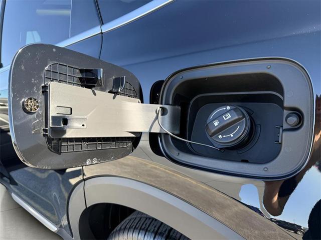 Photo of 2024 Ebony Black Kia Telluride
