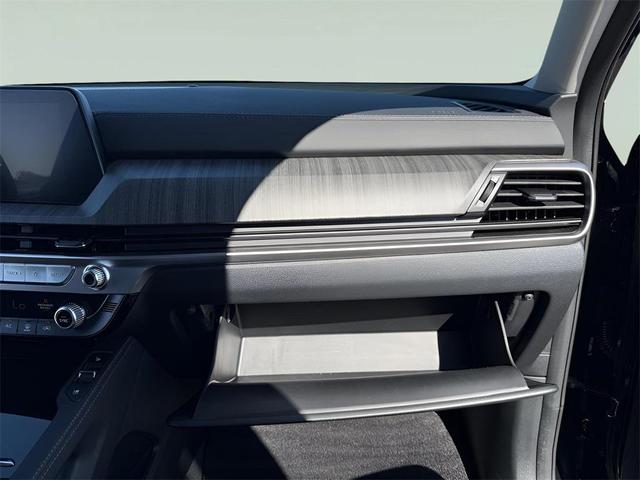 Photo of 2024 Ebony Black Kia Telluride