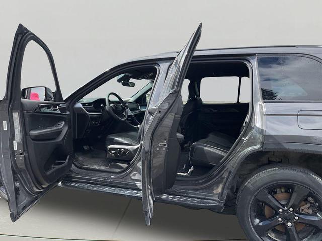 Photo of 2023 Baltic Gray Metallic Clearcoat Jeep Grand Cherokee