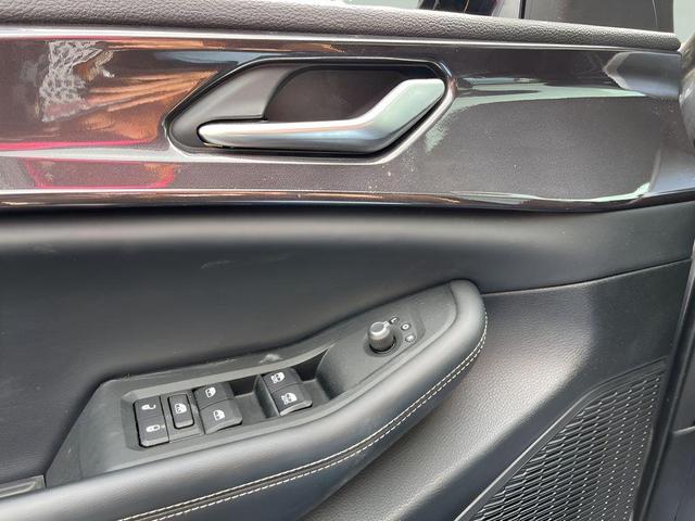 Photo of 2023 Baltic Gray Metallic Clearcoat Jeep Grand Cherokee