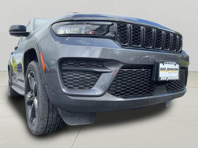 Photo of 2023 Baltic Gray Metallic Clearcoat Jeep Grand Cherokee